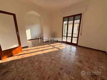 APPARTAMENTO AL PRIMO PIANO CON BALCONI E CANTINA