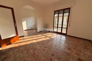 APPARTAMENTO AL PRIMO PIANO CON BALCONI E CANTINA