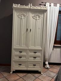 Armadio in stile liberty