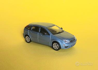 Ford Focus Mk1 Berlina 5 Porte New Ray Scala 1/43