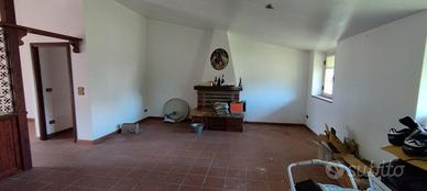 Altofonte luminoso 5 vani in villa rivedere tetti