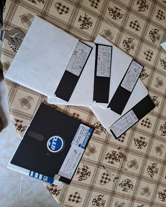 5 floppy e porta floppy per commodore 64
