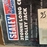 Sollevatore per auto