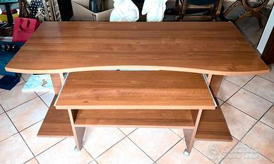 Scrivania porta pc di legno
