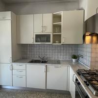 CUCINA con piano in marmo di Carrara