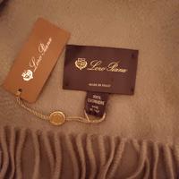 Plaid Loro Piana in cashmere -  lusso e comfort.