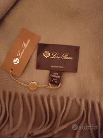 Plaid Loro Piana in cashmere -  lusso e comfort.