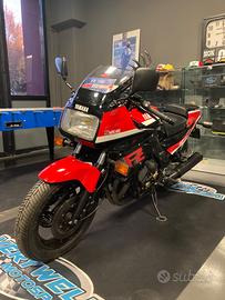 Yamaha FZ 750
