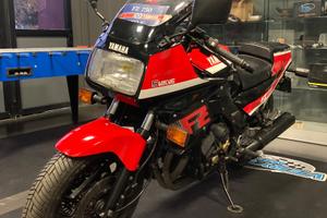 Yamaha FZ 750