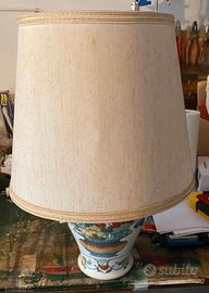 Lampada da tavolo, Leggi descrizione