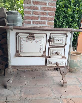Stufa d'epoca Liberty