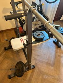 Panca pesi. Supporti per bilancere e leg extension