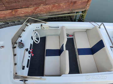 Motoscafo con motore 40cv 2t