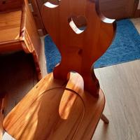 sedile in stile tirolese  con cuore sullo schienal