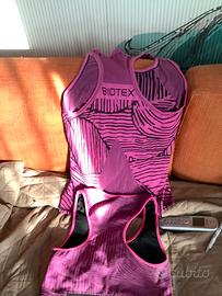 Canottiera sportiva con reggiseno sportivo abbin