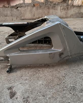 Forcellone Suzuki GSR 600