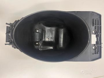 Vano porta casco Malaguti F10