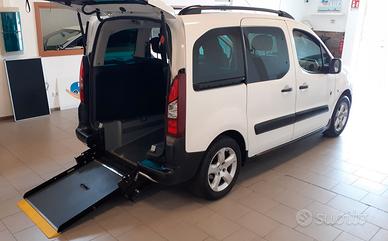 Peugeot Partner trasporto disabili pianale ribassa