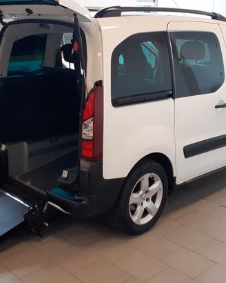 Peugeot Partner trasporto disabili pianale ribassa