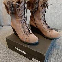 Stivaletti da donna in camoscio con pelliccia 39