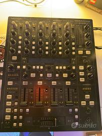 Behringer ddm 4000