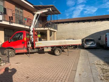 Iveco daily con gru