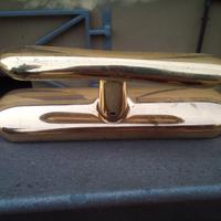 Maniglie in ottone per finestre