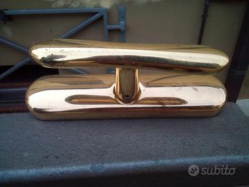 Maniglie in ottone per finestre