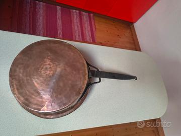Pentole, paiolo e utensili in rame antichi 