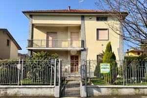 VILLA SINGOLA A CALUSCO D'ADDA