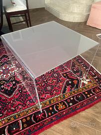 Tavolino in plexiglass