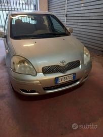 macchina Toyota Yaris