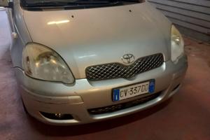 macchina Toyota Yaris