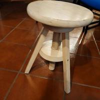 sgabello in legno oggetto d'arte