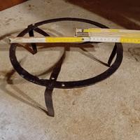 Tripiede in ferro battuto