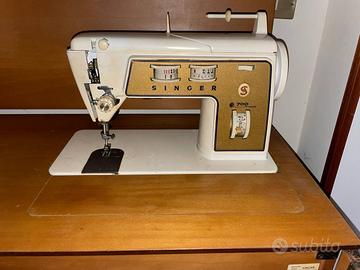 Macchina da cucire Singer 700, anni 60-70.