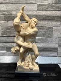 Scultura episodio mitologico di Ercole e Diomede