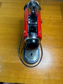 Macchina da caffè a capsule – nespresso  rossa