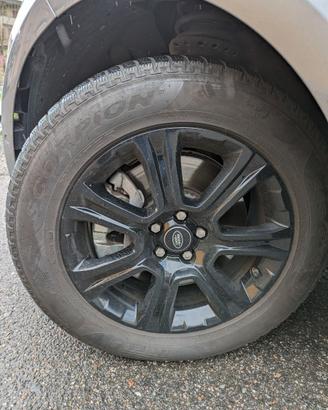 Cerchi da 18 Evoque con gomme invernali Pirelli