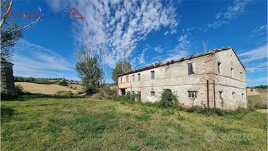 Un sogno che attende di rinascere - Casale a Santa