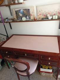 scrivania in legno vintage 
