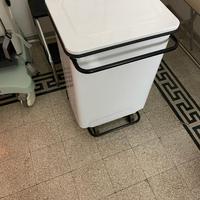 Porta-rifiuti in metallo, grande, mobile