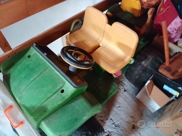 John Deere gator a  batteria e uno a edali