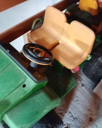 John Deere gator a  batteria e uno a edali