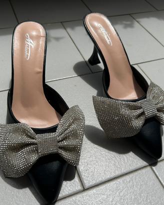 Scarpe Sabot Mules nere Mulanka con fiocco strass