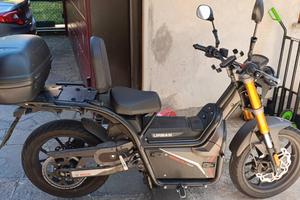 Rieju Nuuk Urban 8,5kw - Moto elettrica + bauletto