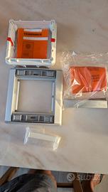 Kit telaio e scatola incasso Terraneo 331711Nuovo