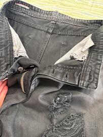 Jorts Denim Distressed con Zip Frontale Esposta