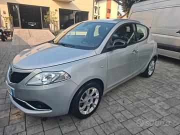 Lancia Ypsilon 1.2 69 CV 5 porte Gold
