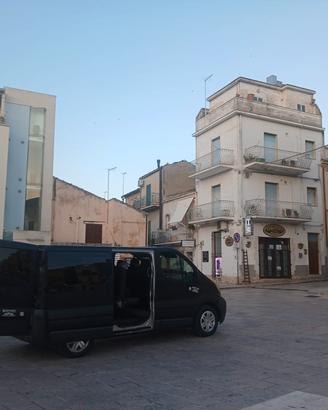 Renault trafic 9 posti con 384000 kilometri 